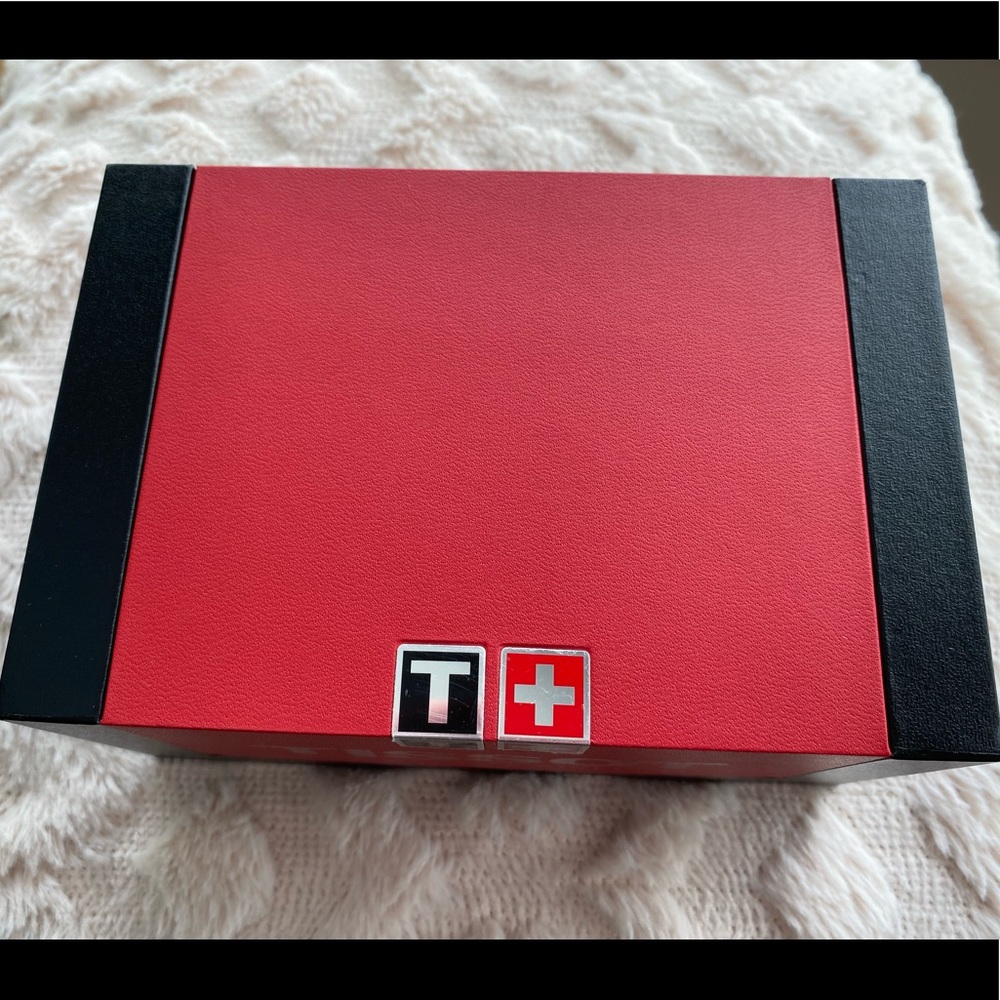 NEW🌟🇨🇭TISSOT Titanium with Sapphire Crystal 32mm, Swiss Made - Picture 6 of 12
